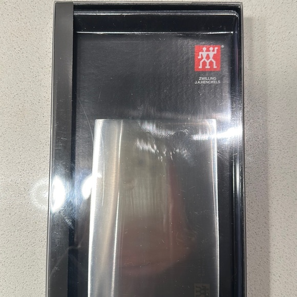 Zwilling J.A. Henckels TWIN Signature Chinese Vegetable Cleaver 7” - Picture 3 of 7